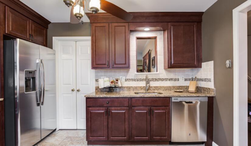 定制實木櫥柜優點，定制實木櫥柜缺點，星空梵高櫥柜